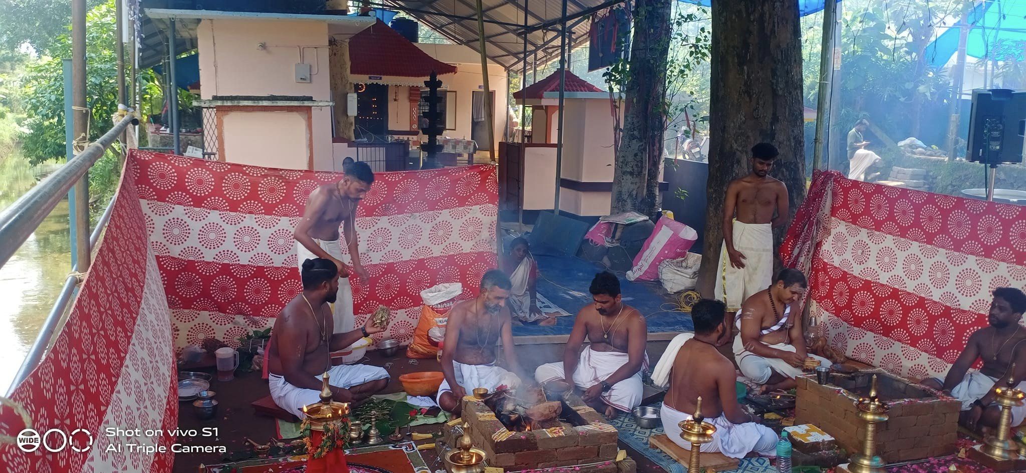 Kizhakke Kuttichira Sree Kurumba Bhagavathy  Temple Thrissur Dresscode