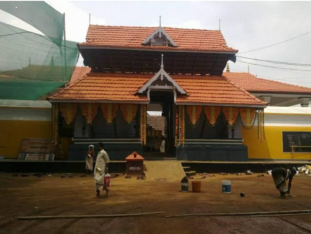 Kuttanellur Bhagavathy  Temple Thrissur Dresscode