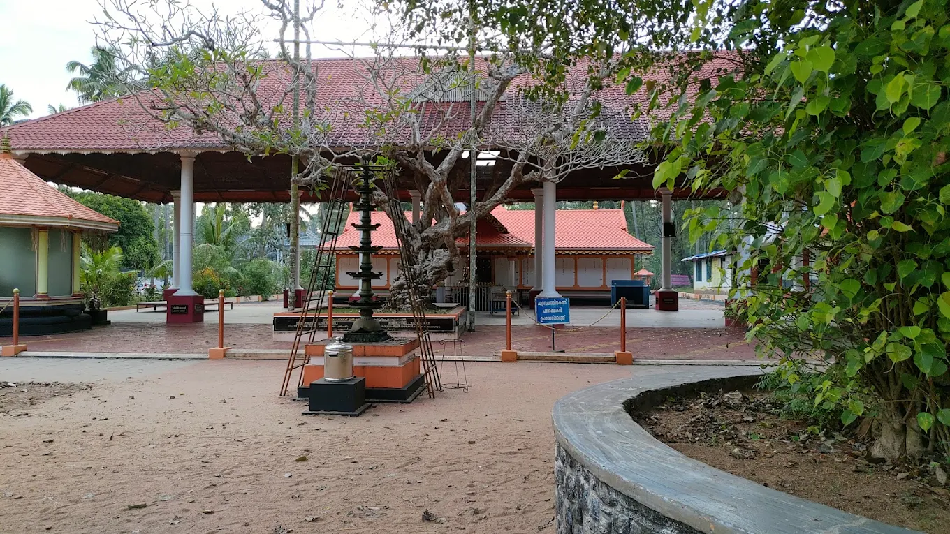 Devotees worshipping at Chakkamparambu Bhagavathy Temple Thrissur