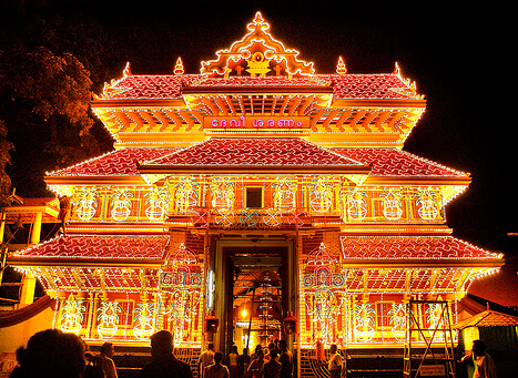 Front view of Paramekkavu Bhagavathi Temple  in Thrissur