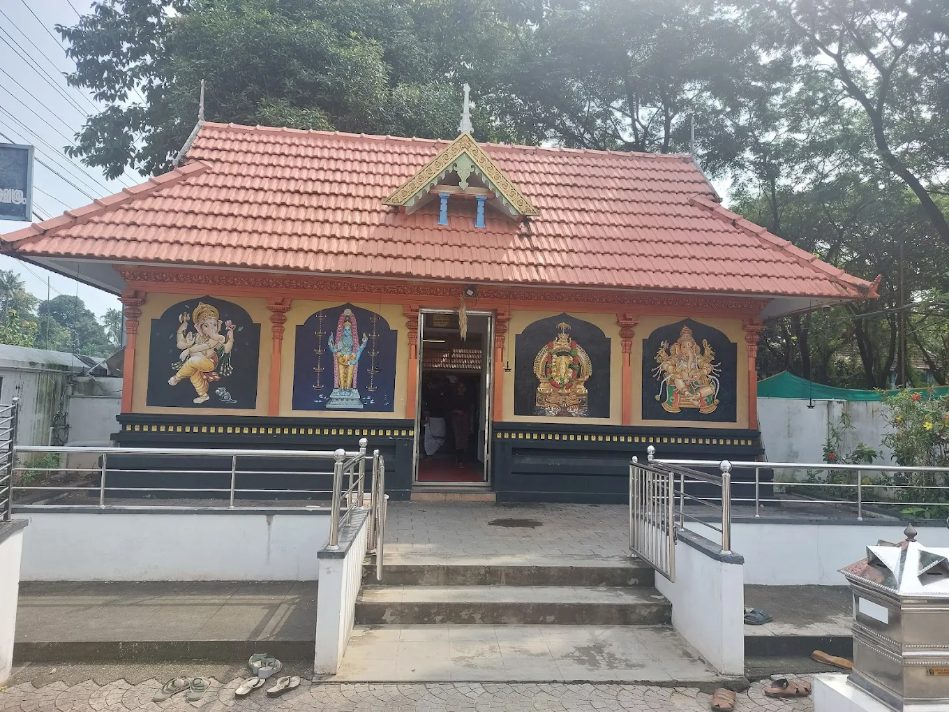Side view of Sree Koodalmanikyam Temple