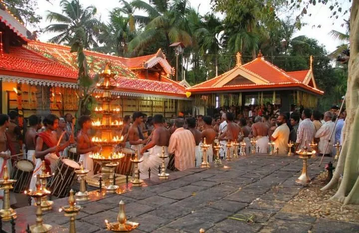 Evening rituals at Vazhappully Rajarajeshwari Temple