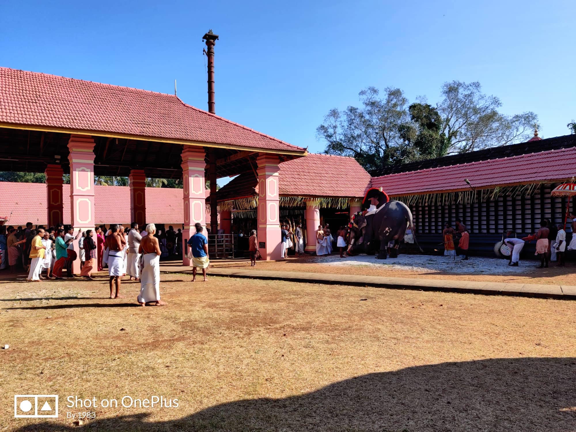 Urakam Ammathiruvaditemple Thrissur Dresscode