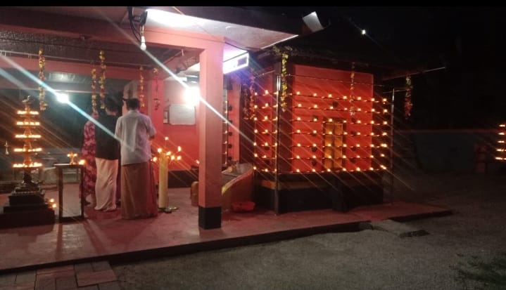 Padinjarillathu Bhagavathytemple Thrissur Dresscode