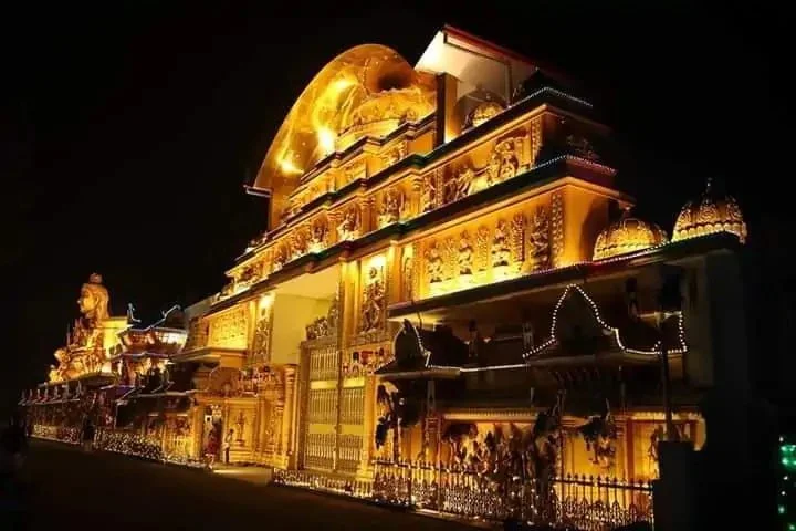 Peringottukara Devasthanam Sree Vishnumaya Swami Temple exterior during Thottampattu