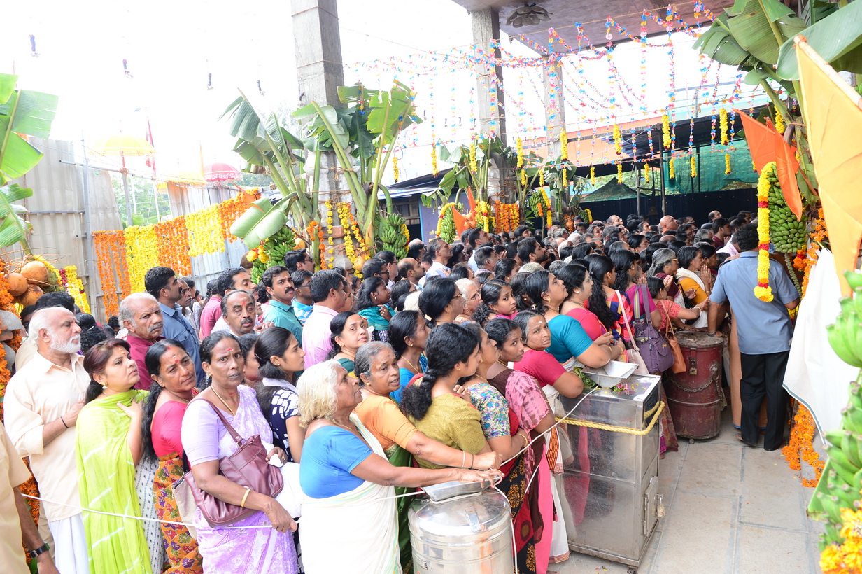 Pazhavangadi Ganapathy Temple entrance during Vinayaka Chaturthi festival