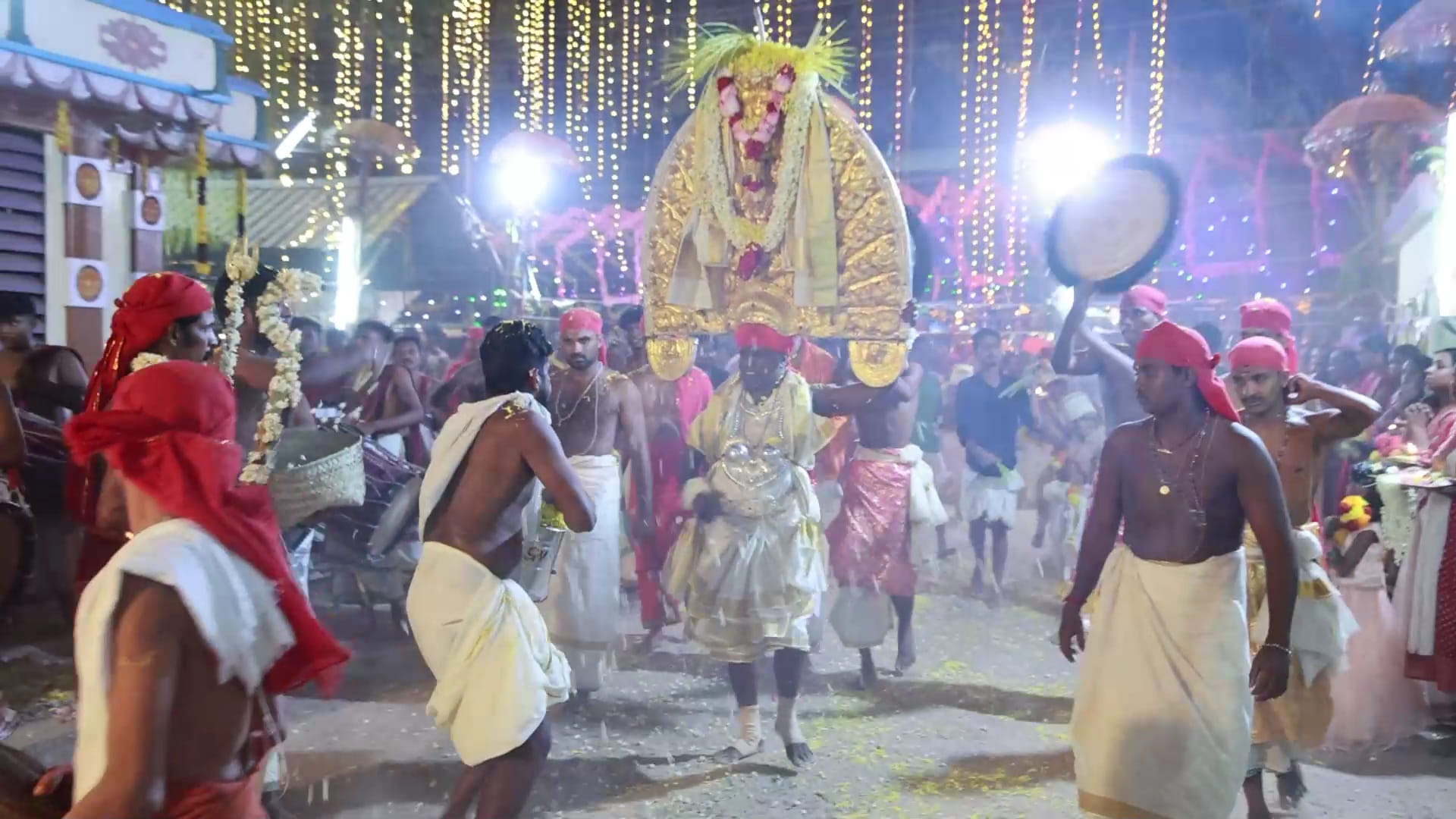 Poonkodu Mulluvila Sree Bhagavathi Temple trivandrum Dresscode