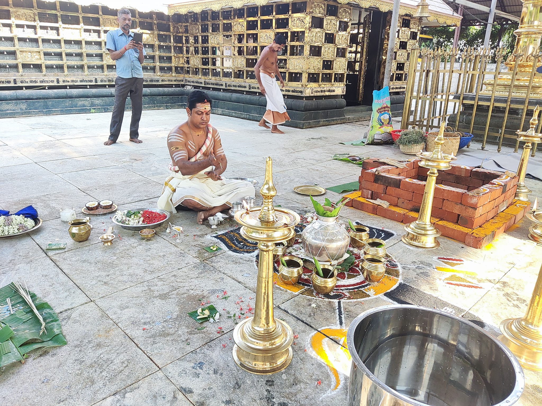 Konchira Pongumkunnil Sree Shivasakthi  Temple trivandrum Dresscode