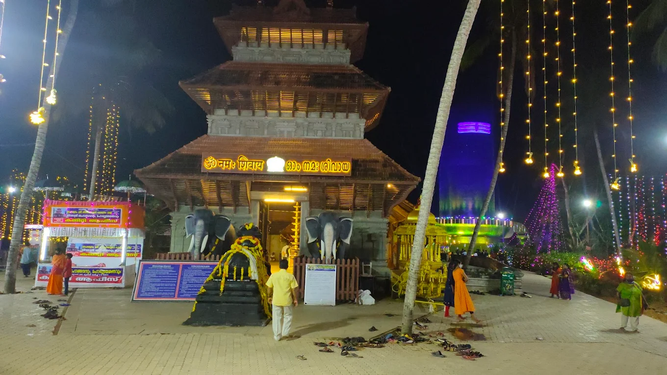 Chenkal Maheswaram Sri Shiva Parvathy Temple surrounded by greenery