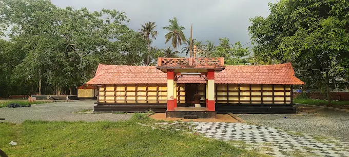 Traditional Kerala temple architecture of Anchuthengu Njaneswara Temple