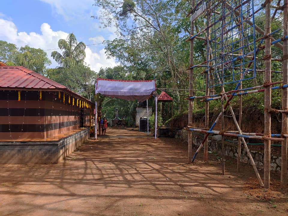 Cheeranikkara Ayiravally Thampuran is an Shakthi lord in Hinduism