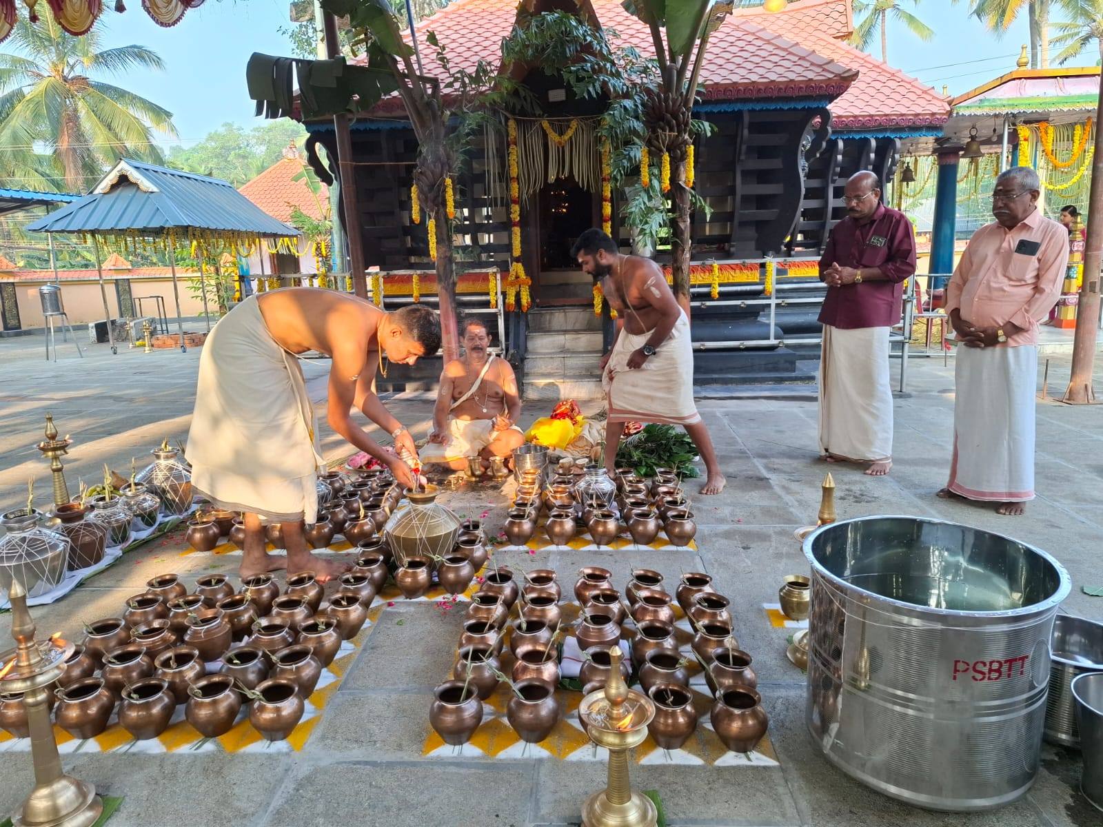 Images of Puthukulangara Devi Temple