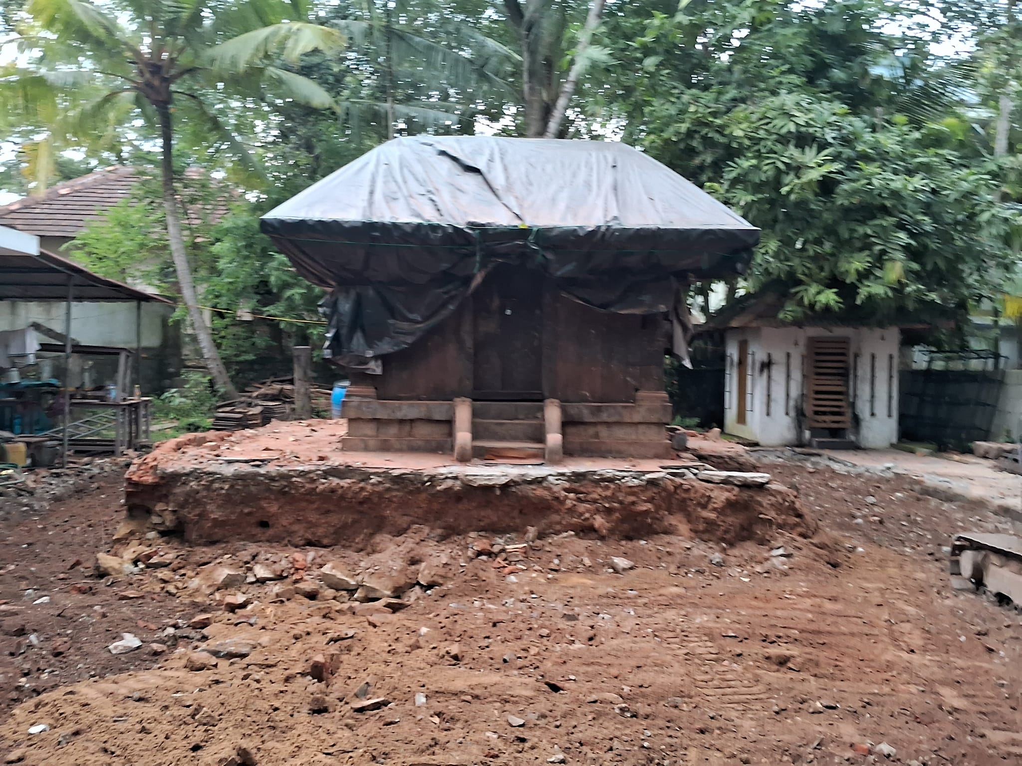 Alanthara Sree Elankam Bhagavathy is an Shakthi lord in Hinduism